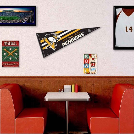 Pittsburgh Penguins Pennant Flag and Wall Tack Pads Mounts