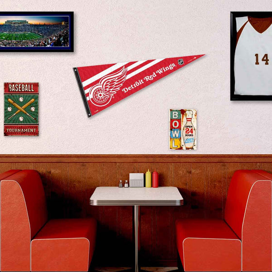 Detroit Red Wings Pennant Flag and Wall Tack Pads Mounts