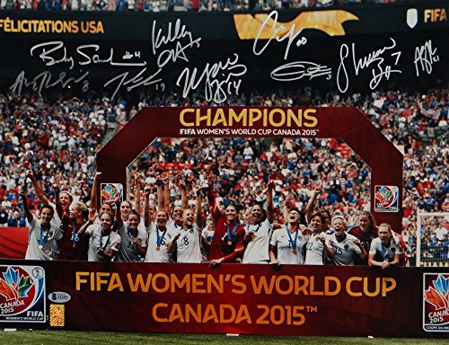 US Women's Soccer Team Signed 16x20 World Cup Trophy Photo- Beckett Silver