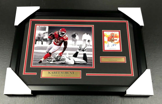 KAREEM HUNT KANSAS CITY CHIEFS AUTOGRAPHED CARD WITH 8X10 Photo Framed - 757 Sports Collectibles