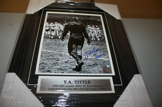 NEW YORK GIANTS Y.A. TITTLE #14 SIGNED FRAMED 8X10 ACTION POSE HOF 1971