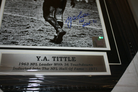 NEW YORK GIANTS Y.A. TITTLE #14 SIGNED FRAMED 8X10 ACTION POSE HOF 1971